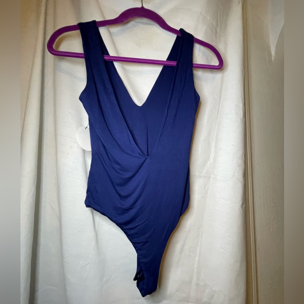 NWT Lulus Basic Navy Blue Body Suit Snap Thong Bottom Closure VNeck Size Small - Picture 4 of 8